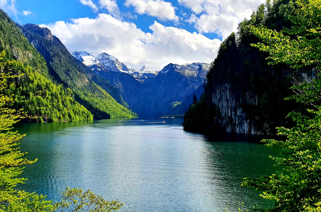 Blick auf den bergumrahmten Königsee